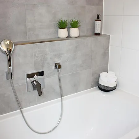 Julo Apartman Tuchenbach
